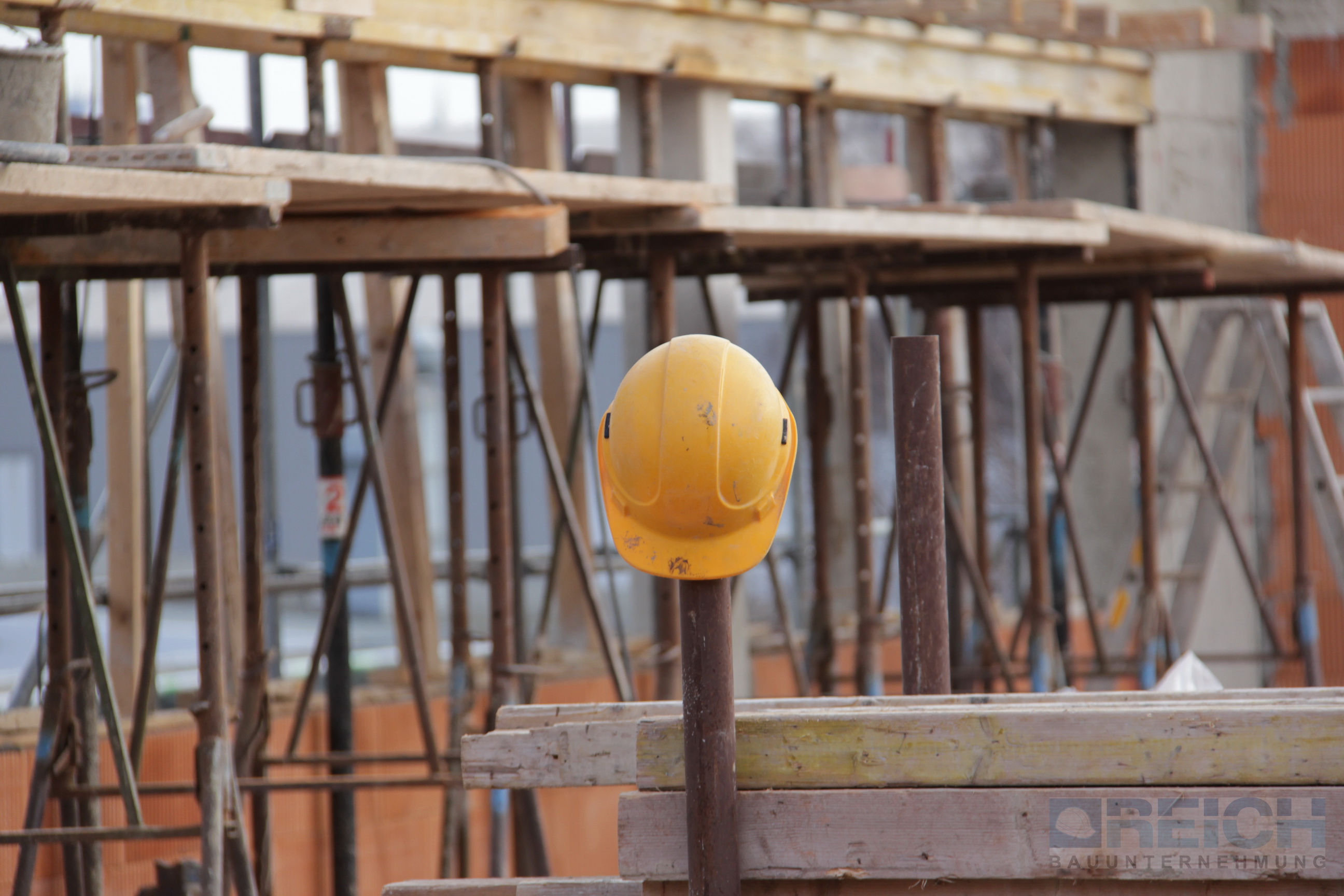 Baustellenhelm; Foto: REICH Bauunternehmung