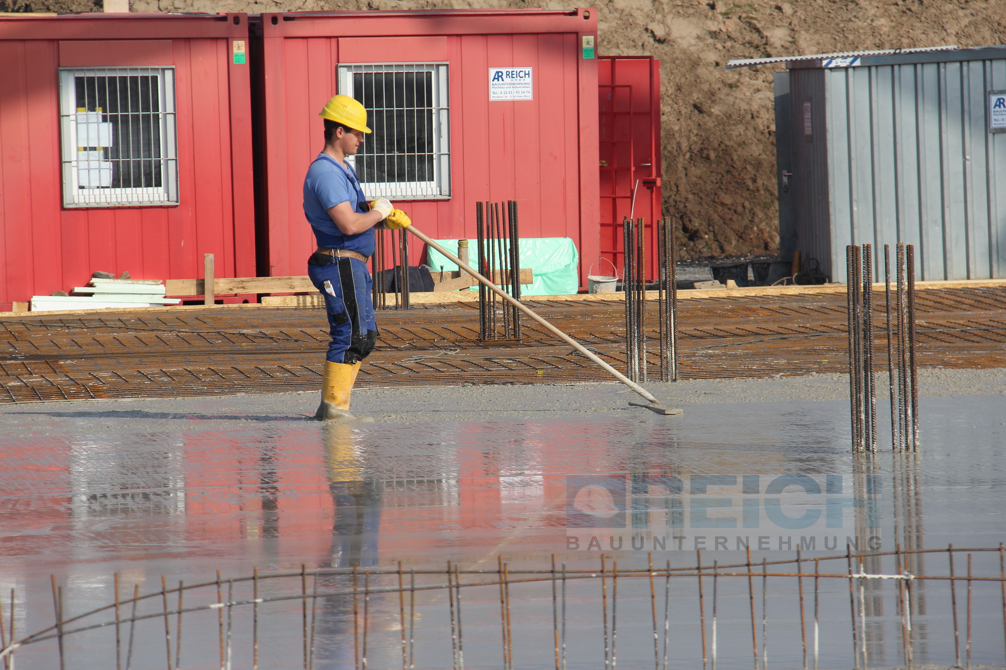 Betonglätten; Foto: REICH Bauunternehmung